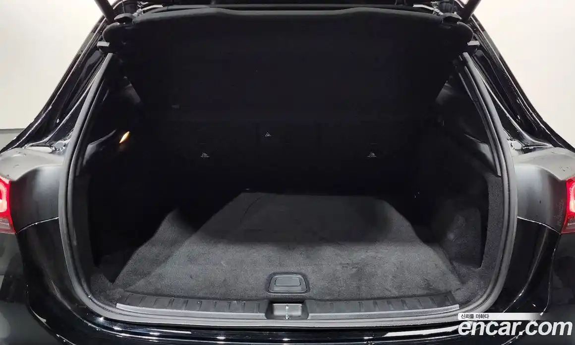 Mercedes-Benz GLA-Class 2023 2.0 гидро, фото 25