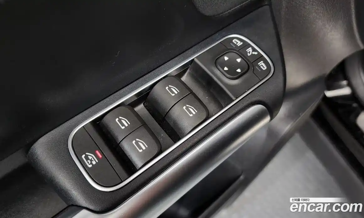 Mercedes-Benz GLA-Class 2023 2.0 гидро, фото 26