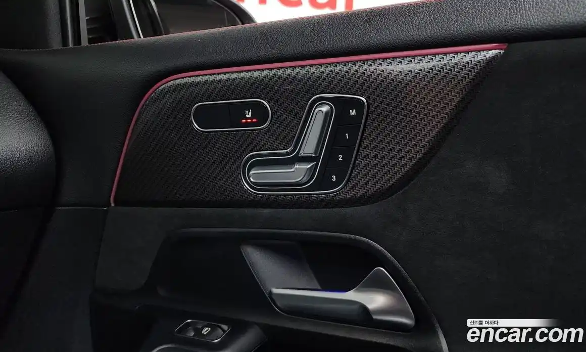 Mercedes-Benz GLA-Class 2023 2.0 гидро, фото 28