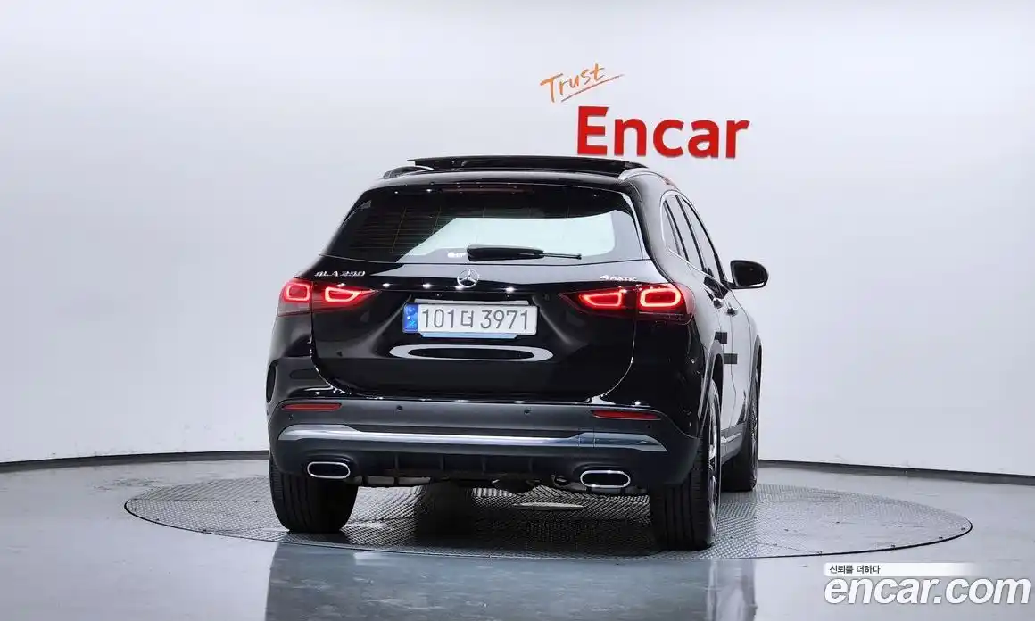 Mercedes-Benz GLA-Class 2023 2.0 гидро, фото 4