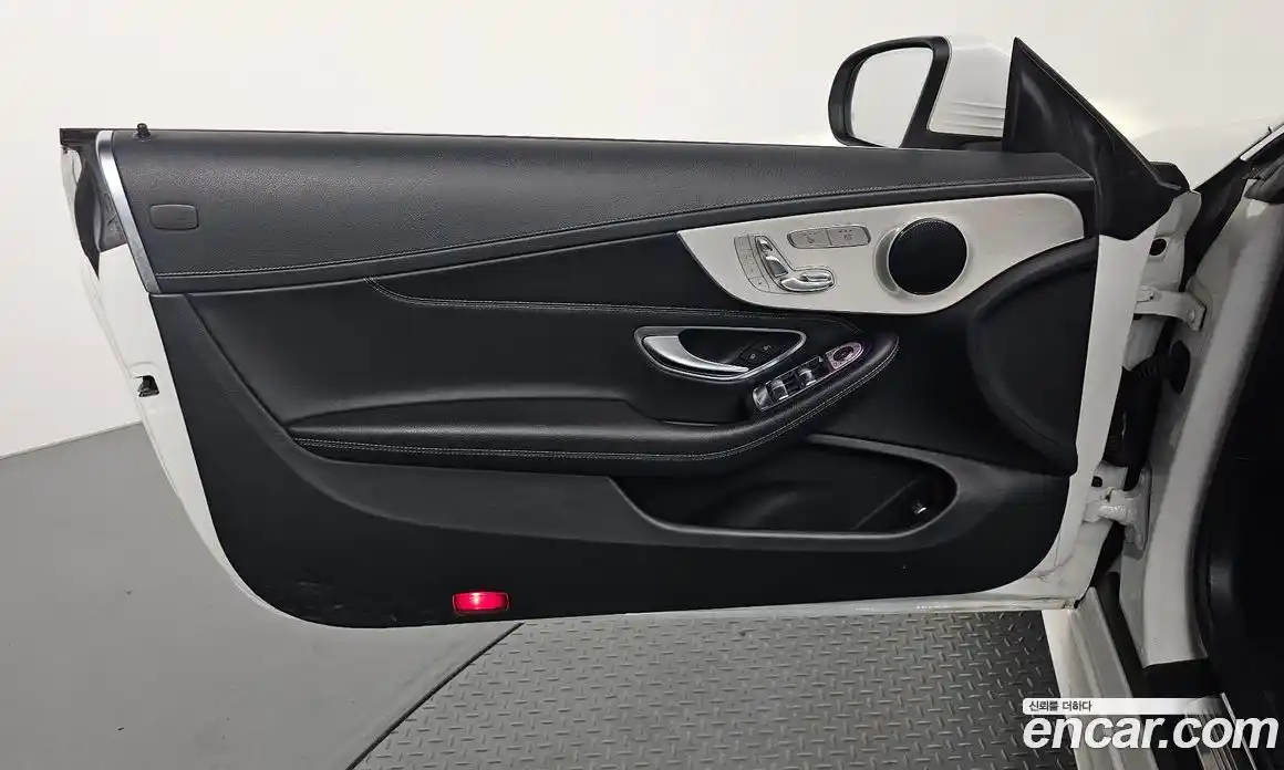 Mercedes-Benz C-Class 2022 2.0 гидро, фото 13