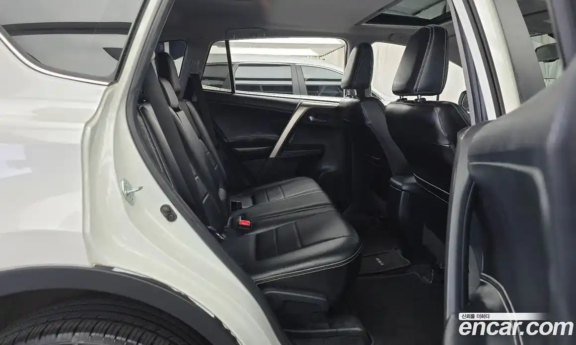 Toyota RAV4 2014 2.5 автомат (гидро), фото 12 Toyota RAV4 2014 2.5 автомат (гидро), фото 12