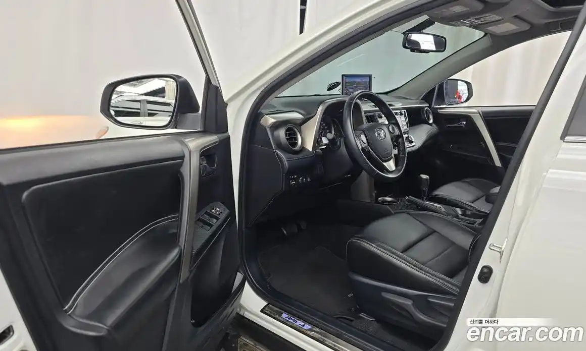 Toyota RAV4 2014 2.5 автомат (гидро), фото 10 Toyota RAV4 2014 2.5 автомат (гидро), фото 10
