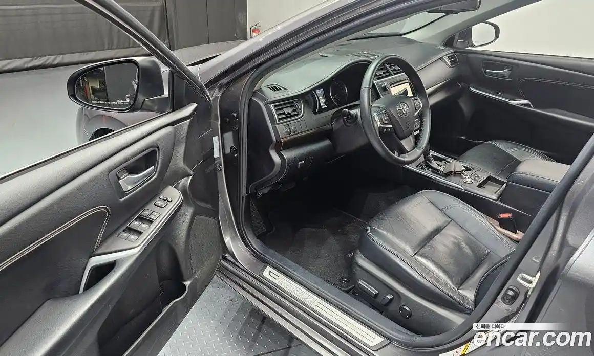 Toyota Camry 2017 2.5 автомат (гидро), фото 10 Toyota Camry 2017 2.5 автомат (гидро), фото 10