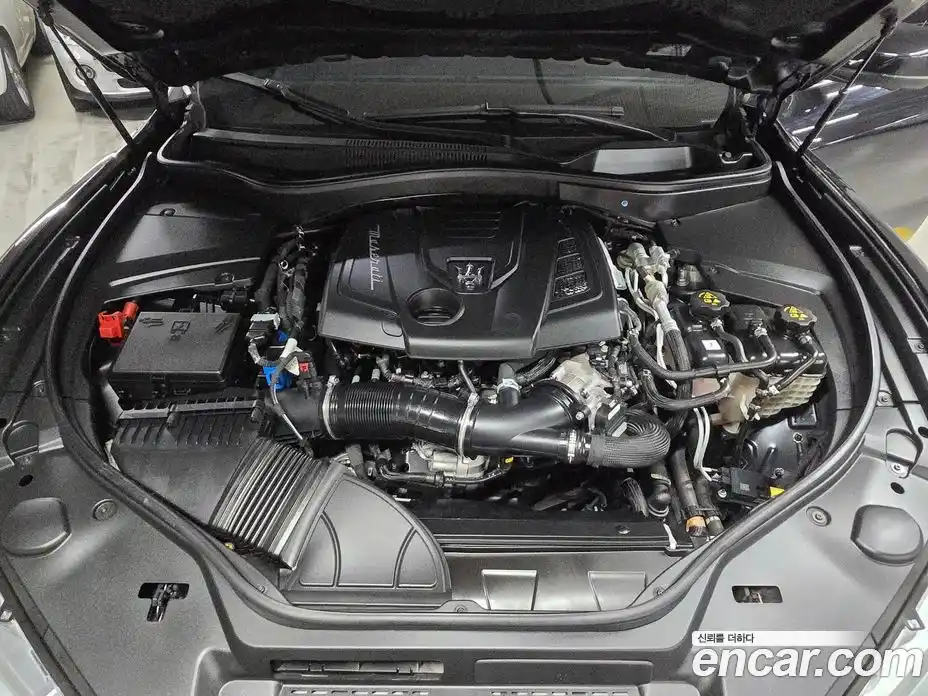 Maserati Levante 2022 2.0 автомат (гидро), фото 8 Maserati Levante 2022 2.0 автомат (гидро), фото 8