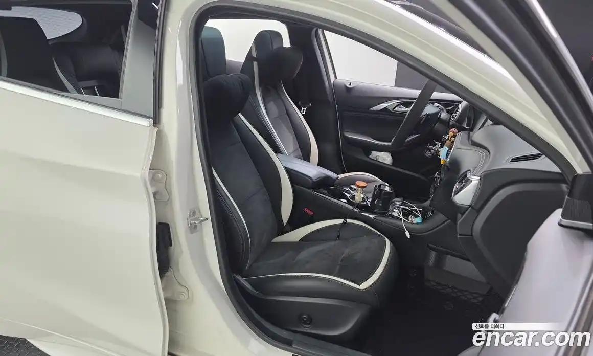 Infiniti Q30 2017 2.0 автомат (гидро), фото 12 Infiniti Q30 2017 2.0 автомат (гидро), фото 12