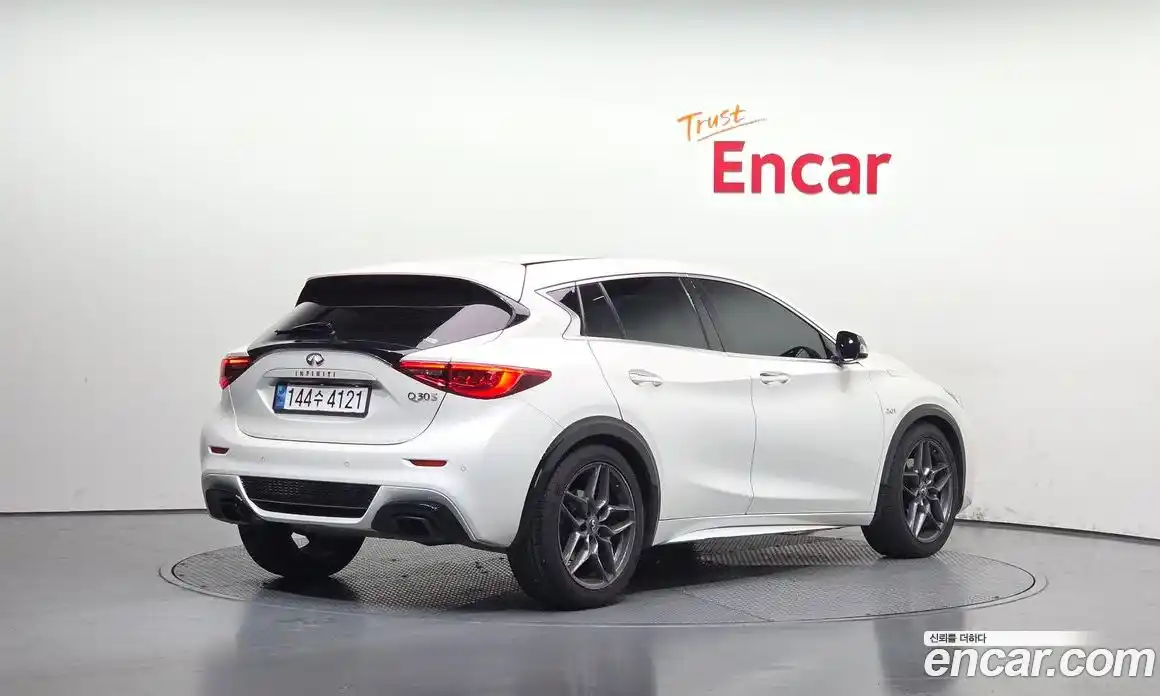 Infiniti Q30 2017 2.0 автомат (гидро), фото 2 Infiniti Q30 2017 2.0 автомат (гидро), фото 2
