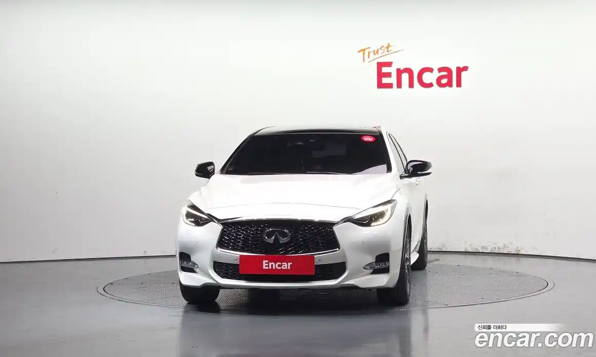 Infiniti Q30 2017 2.0 автомат (гидро), фото 3 Infiniti Q30 2017 2.0 автомат (гидро), фото 3