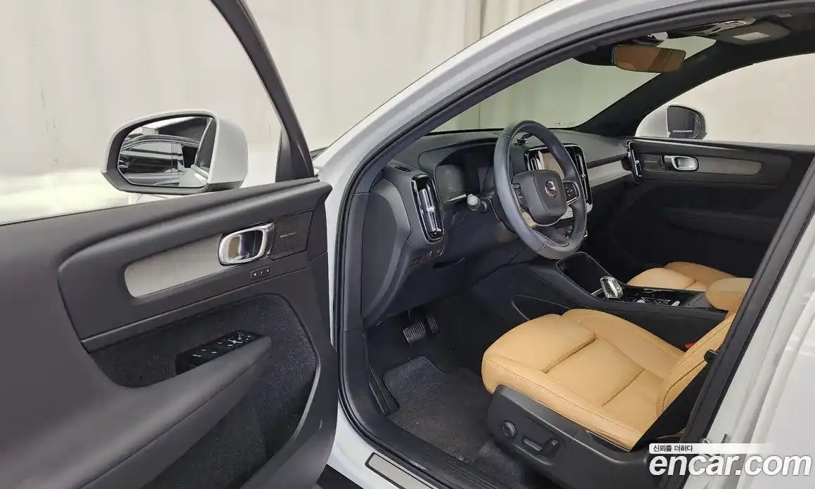 Volvo XC40 2021 2.0 автомат (гидро), фото 13