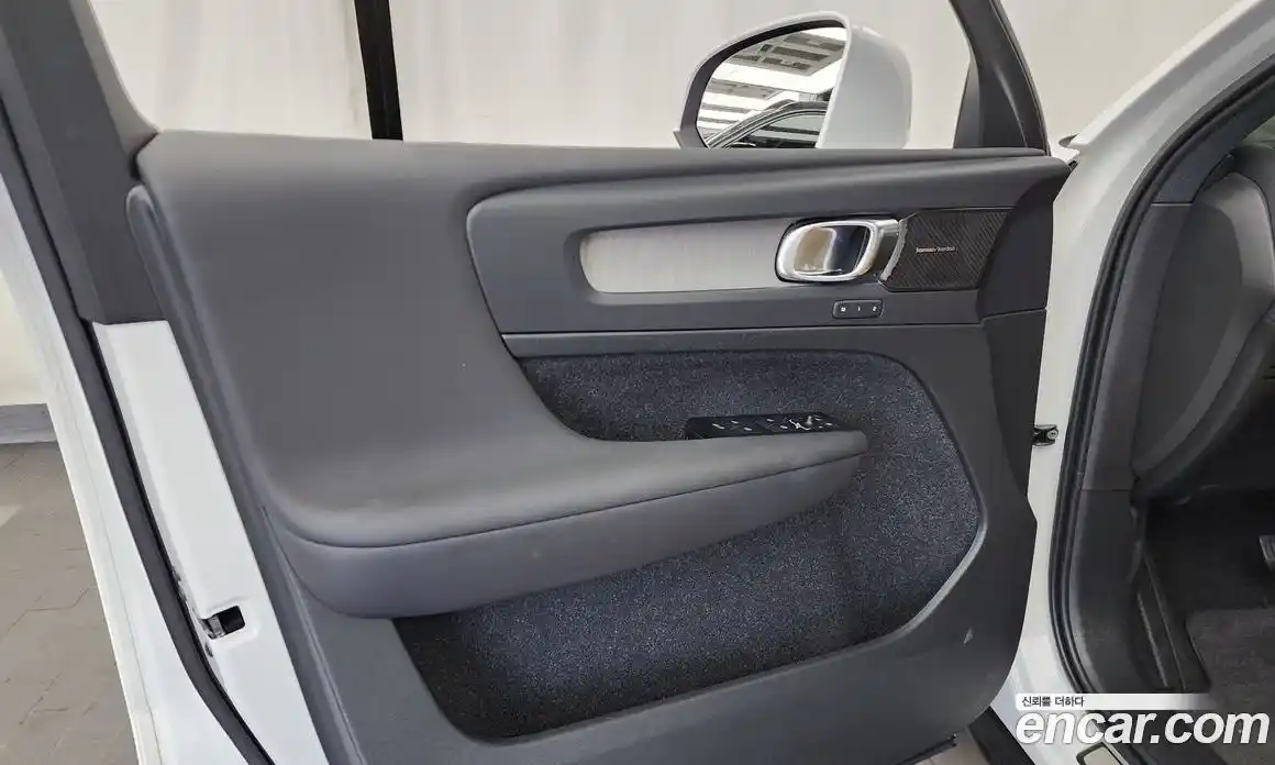 Volvo XC40 2021 2.0 автомат (гидро), фото 14