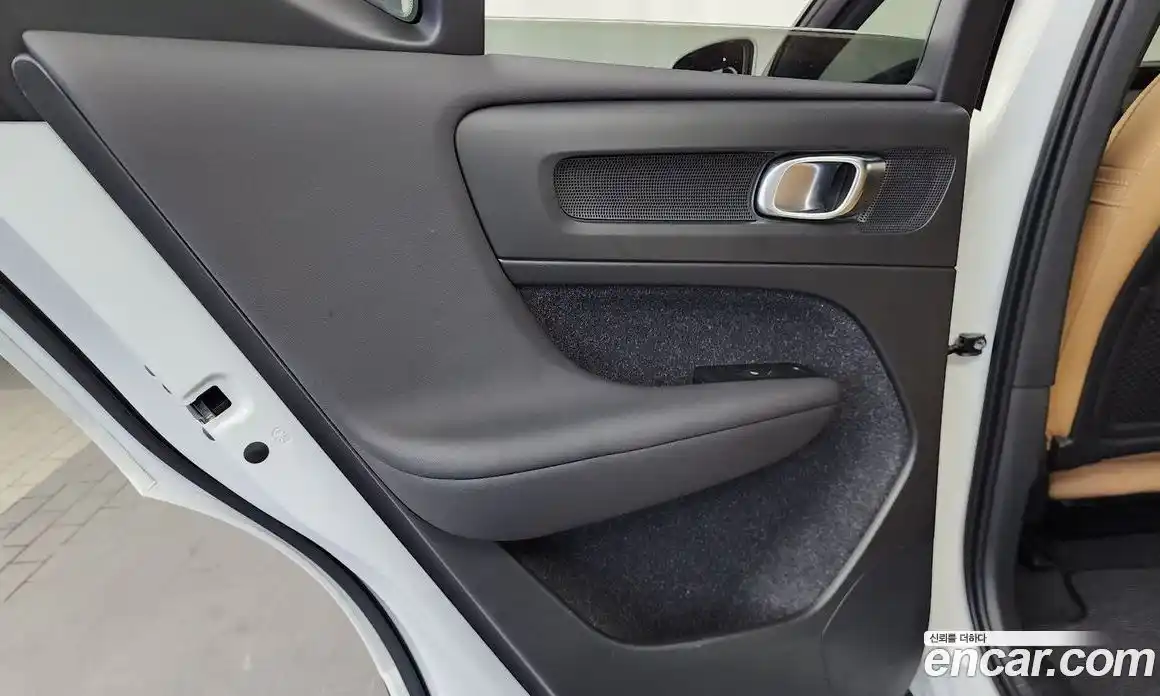 Volvo XC40 2021 2.0 автомат (гидро), фото 15