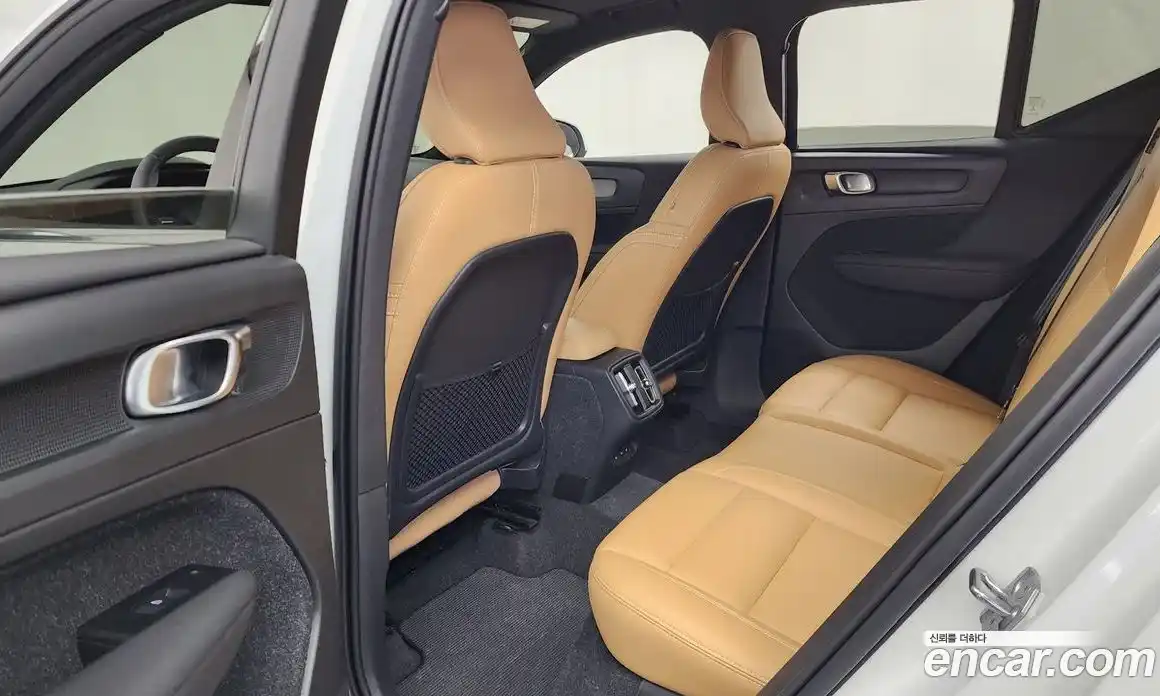 Volvo XC40 2021 2.0 автомат (гидро), фото 16