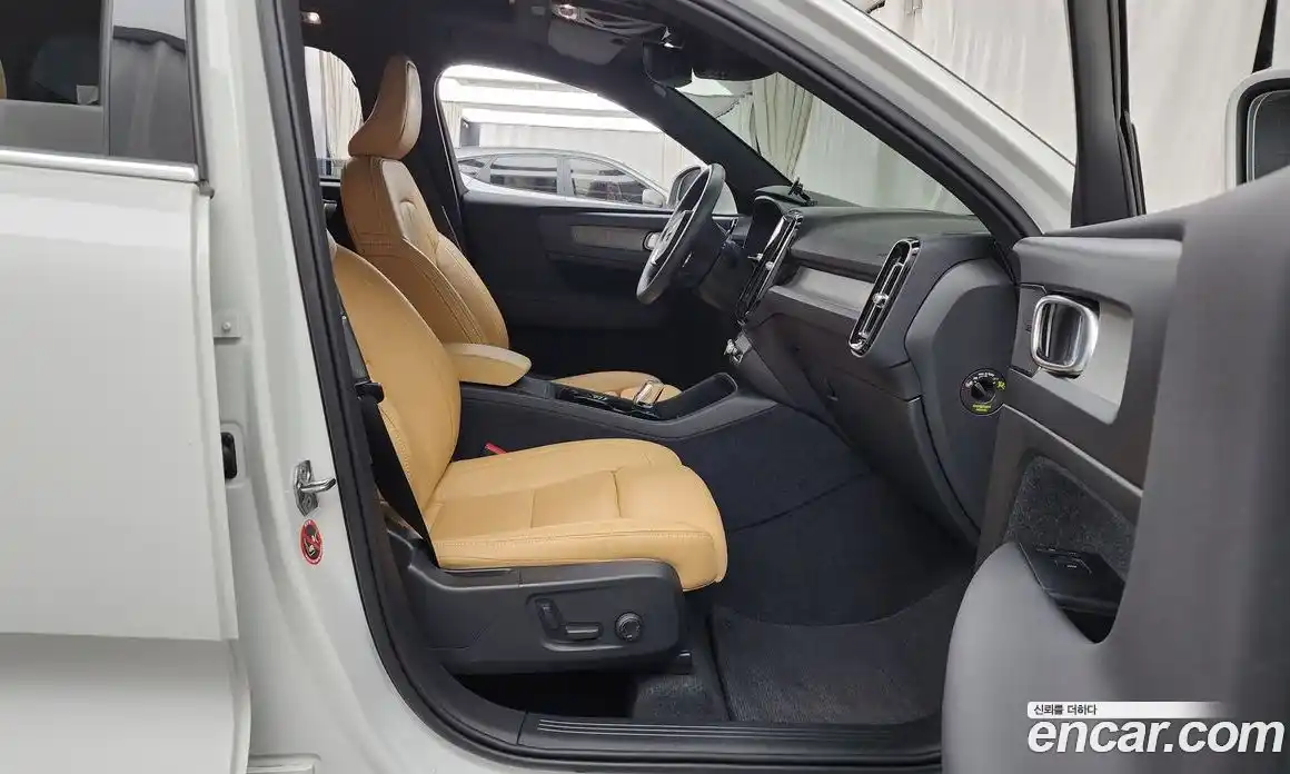 Volvo XC40 2021 2.0 автомат (гидро), фото 17
