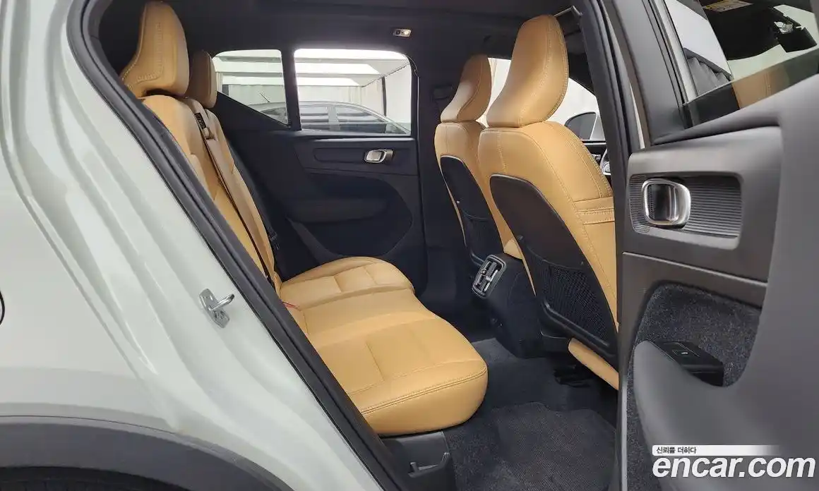 Volvo XC40 2021 2.0 автомат (гидро), фото 18