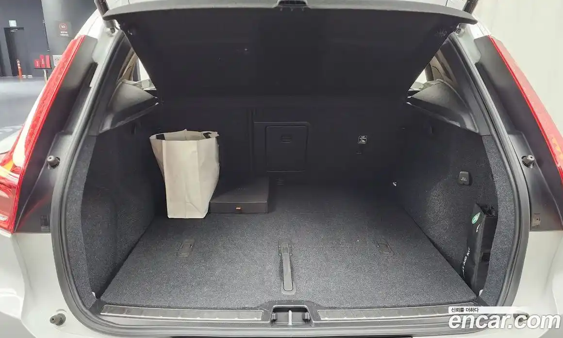 Volvo XC40 2021 2.0 автомат (гидро), фото 26