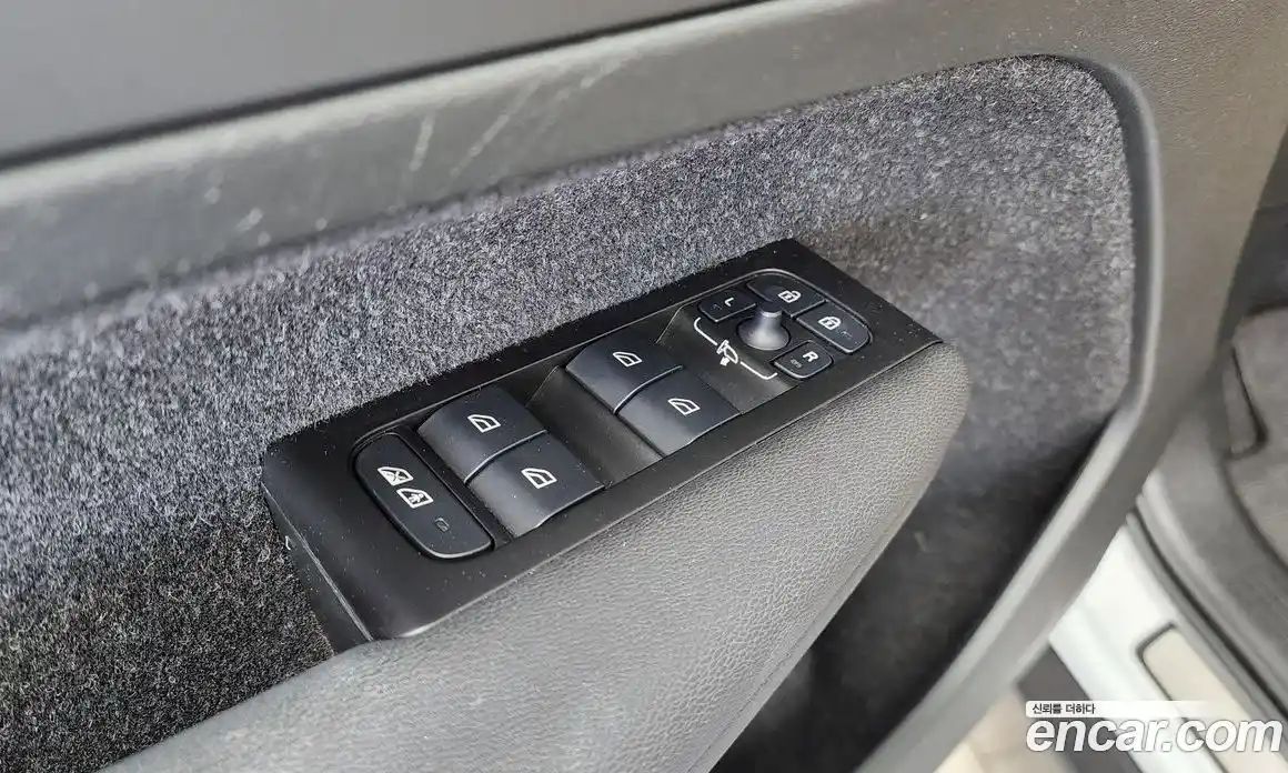 Volvo XC40 2021 2.0 автомат (гидро), фото 29