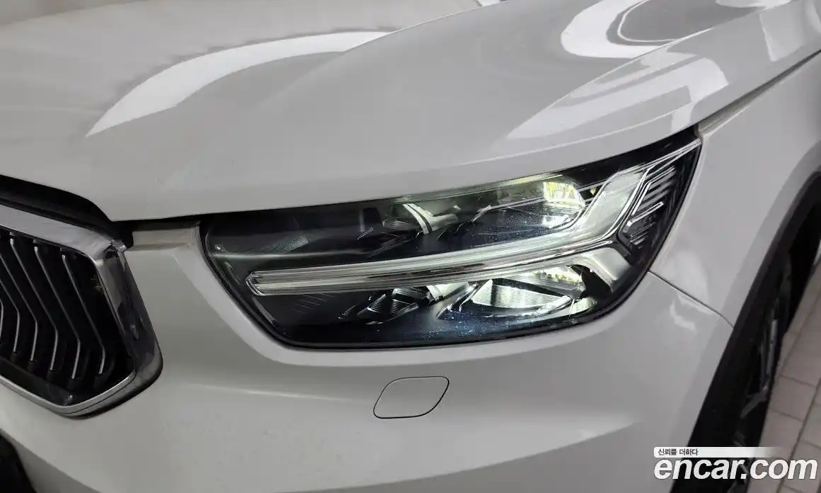 Volvo XC40 2021 2.0 автомат (гидро), фото 8