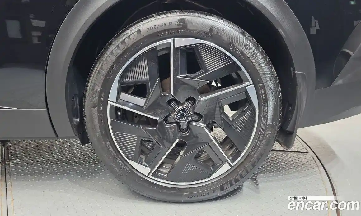 Peugeot 408 2023 1.2 автомат (гидро), фото 7