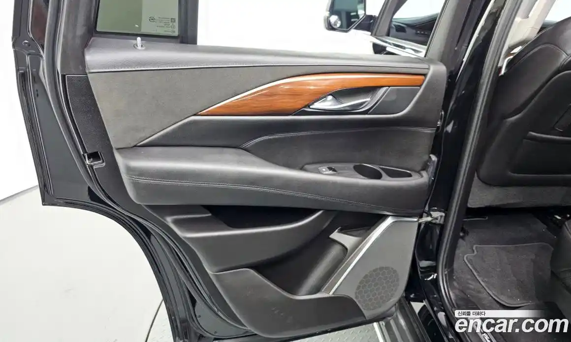 Cadillac Escalade 2018 6.2 автомат (гидро), фото 15 Cadillac Escalade 2018 6.2 автомат (гидро), фото 15