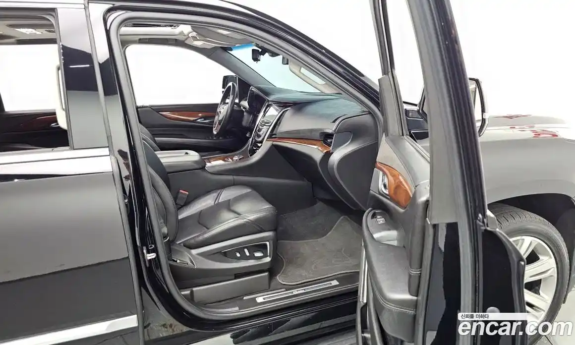 Cadillac Escalade 2018 6.2 автомат (гидро), фото 16 Cadillac Escalade 2018 6.2 автомат (гидро), фото 16