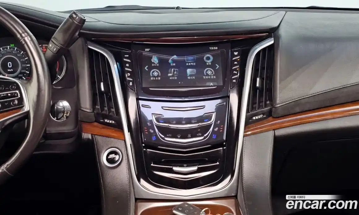 Cadillac Escalade 2018 6.2 автомат (гидро), фото 18 Cadillac Escalade 2018 6.2 автомат (гидро), фото 18
