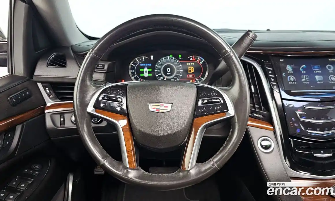 Cadillac Escalade 2018 6.2 автомат (гидро), фото 19 Cadillac Escalade 2018 6.2 автомат (гидро), фото 19