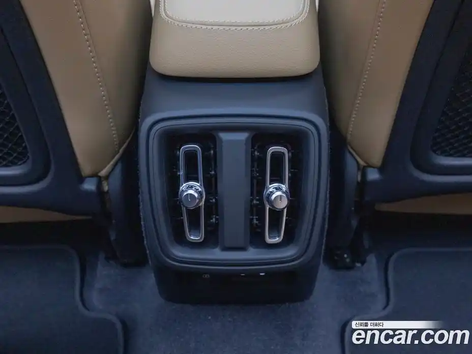 Volvo XC40 2022 2.0 автомат (гидро), фото 17