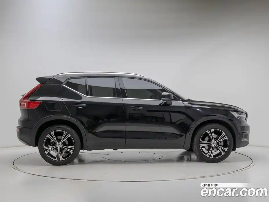 Volvo XC40 2022 2.0 автомат (гидро), фото 5