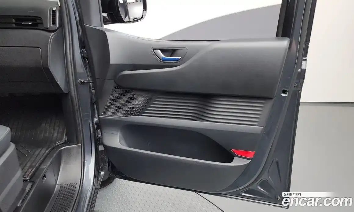 Hyundai Staria 2021 3.5 автомат (гидро), фото 13