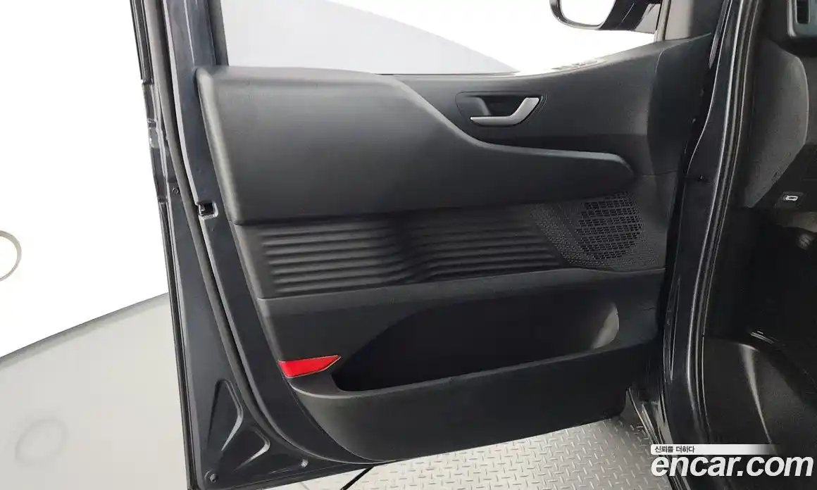 Hyundai Staria 2021 3.5 автомат (гидро), фото 14