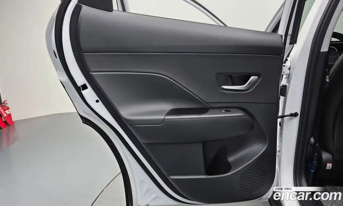 Hyundai Kona 2023 1.6 автомат (гидро), фото 15