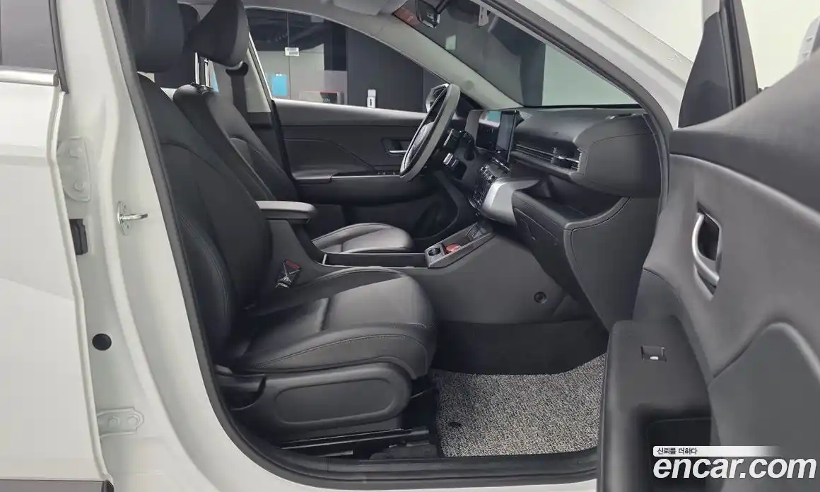 Hyundai Kona 2023 1.6 автомат (гидро), фото 17