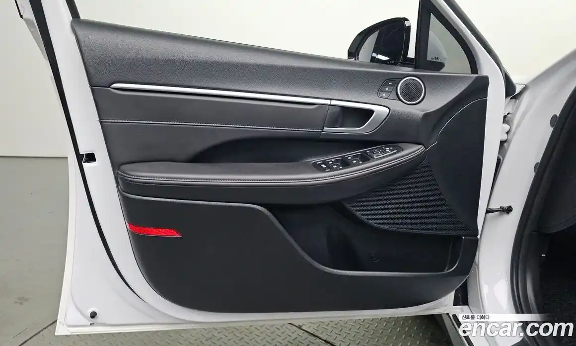 Hyundai Sonata 2023 1.6 автомат (гидро), фото 14
