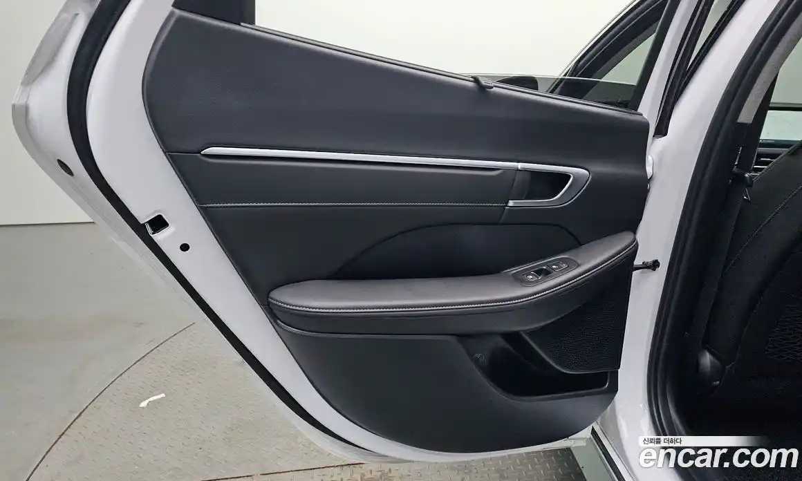 Hyundai Sonata 2023 1.6 автомат (гидро), фото 15