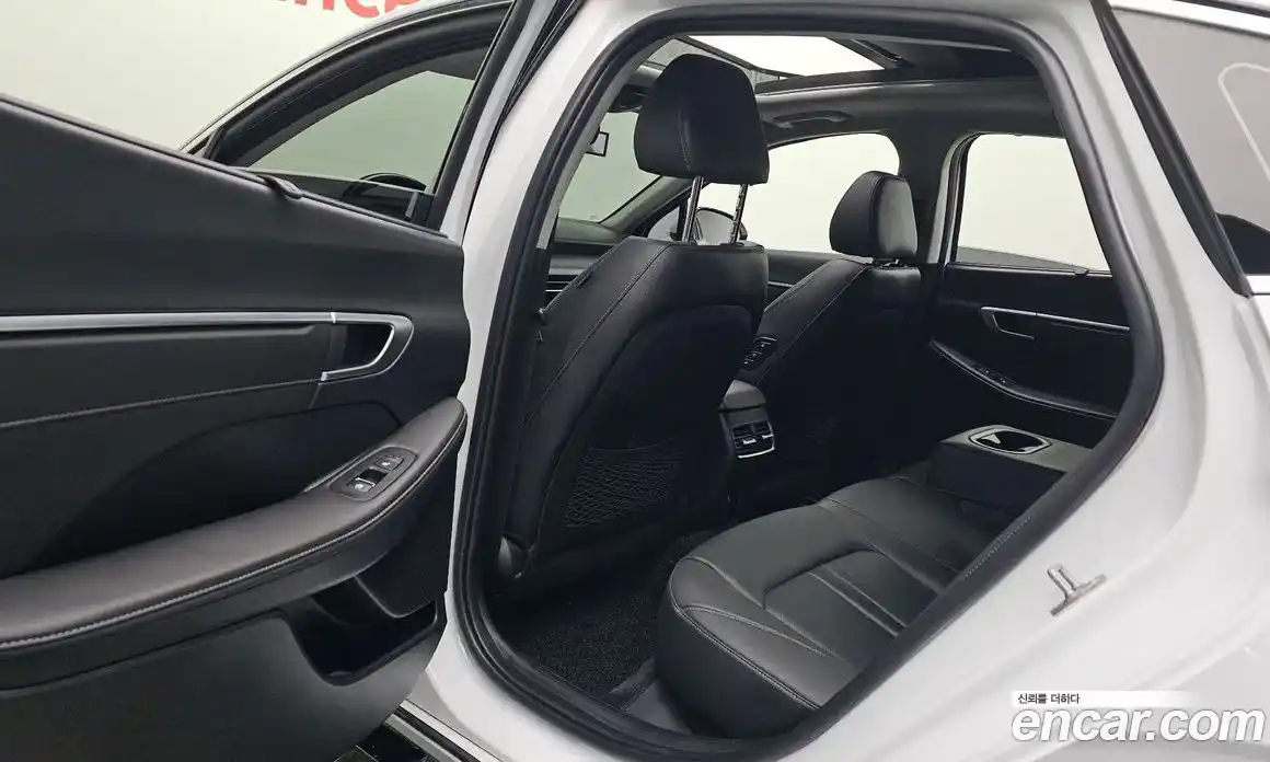 Hyundai Sonata 2023 1.6 автомат (гидро), фото 17