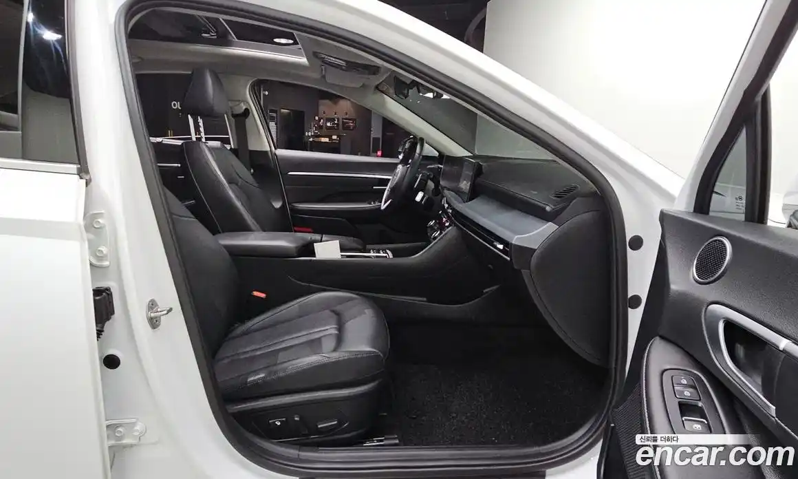Hyundai Sonata 2023 1.6 автомат (гидро), фото 18