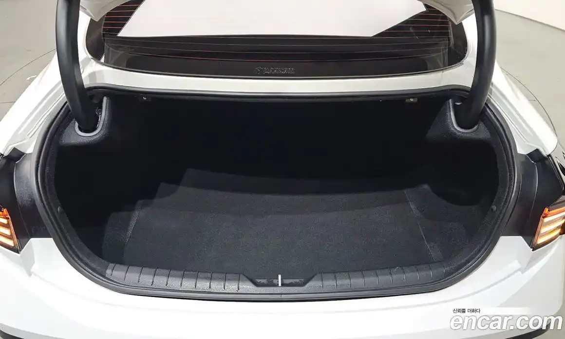 Hyundai Sonata 2023 1.6 автомат (гидро), фото 32