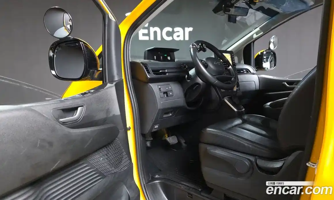 Hyundai Staria 2022 3.5 автомат (гидро), фото 13