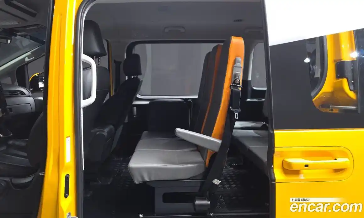 Hyundai Staria 2022 3.5 автомат (гидро), фото 16