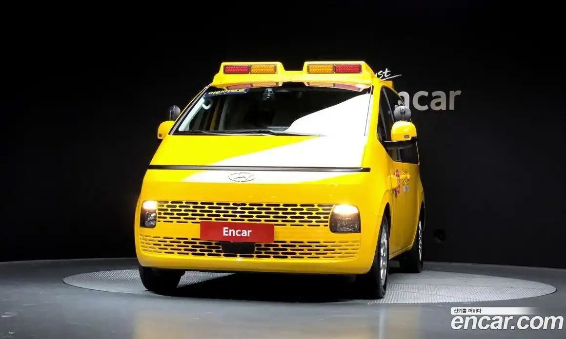 Hyundai Staria 2022 3.5 автомат (гидро), фото 3