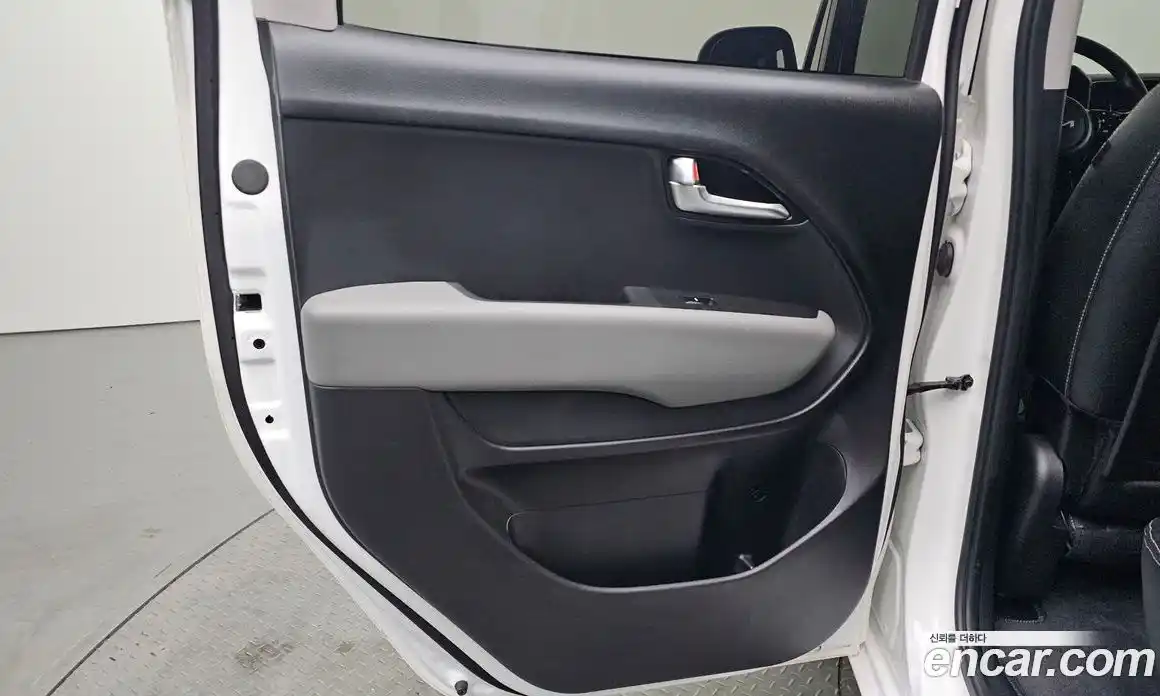 Kia Ray 2023 1.0 автомат (гидро), фото 15