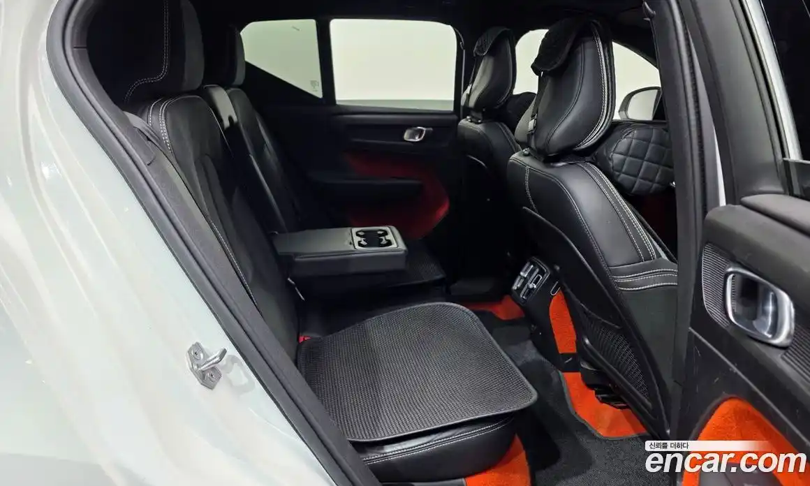 Volvo XC40 2019 2.0 автомат (гидро), фото 12