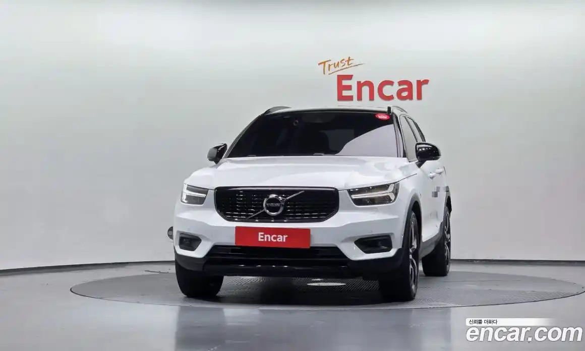 Volvo XC40 2019 2.0 автомат (гидро), фото 3
