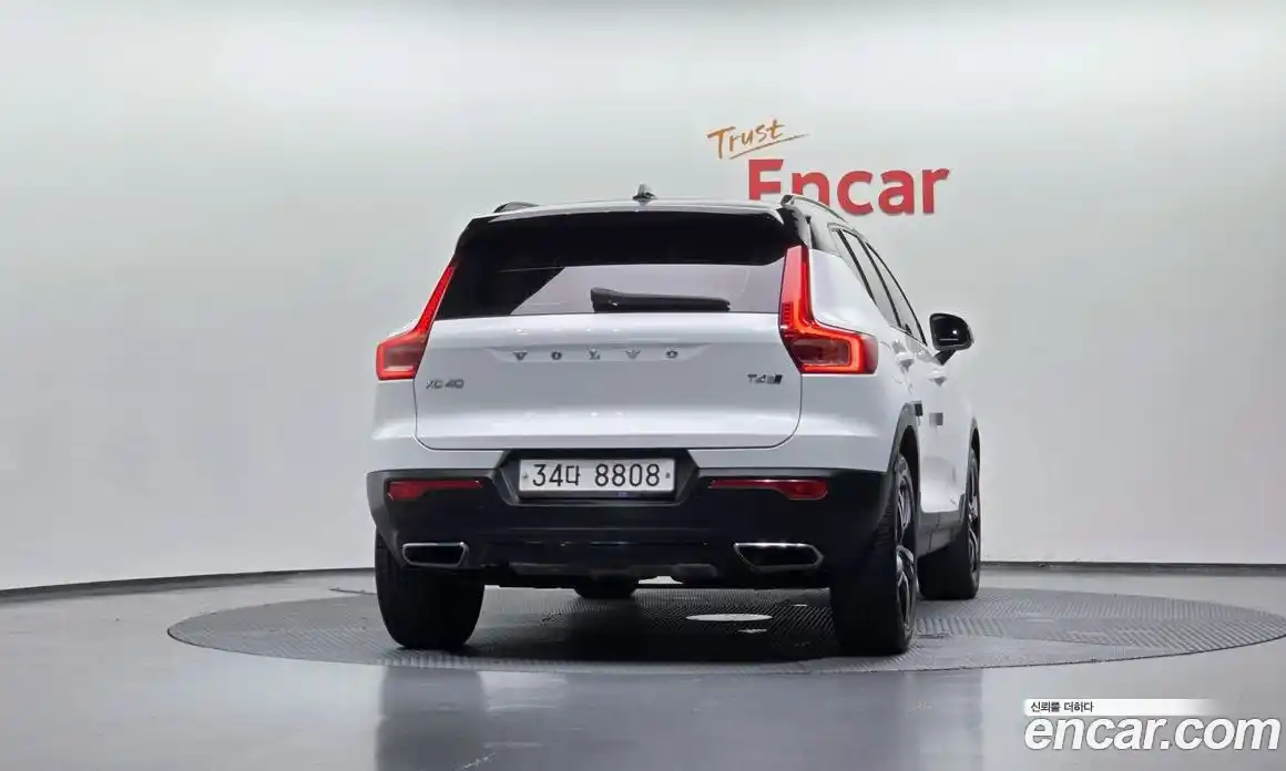 Volvo XC40 2019 2.0 автомат (гидро), фото 4