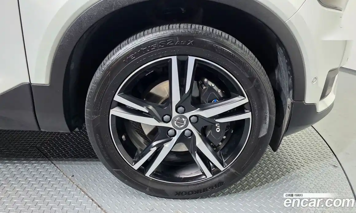 Volvo XC40 2019 2.0 автомат (гидро), фото 5