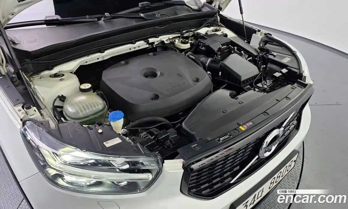 Volvo XC40 2019 2.0 автомат (гидро), фото 6