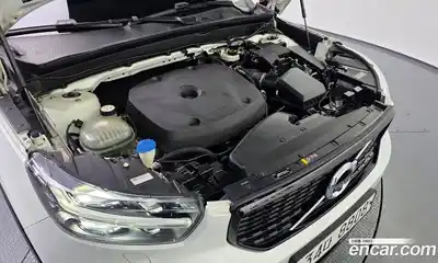Volvo XC40 2019 2.0 автомат (гидро), миниатюра 6