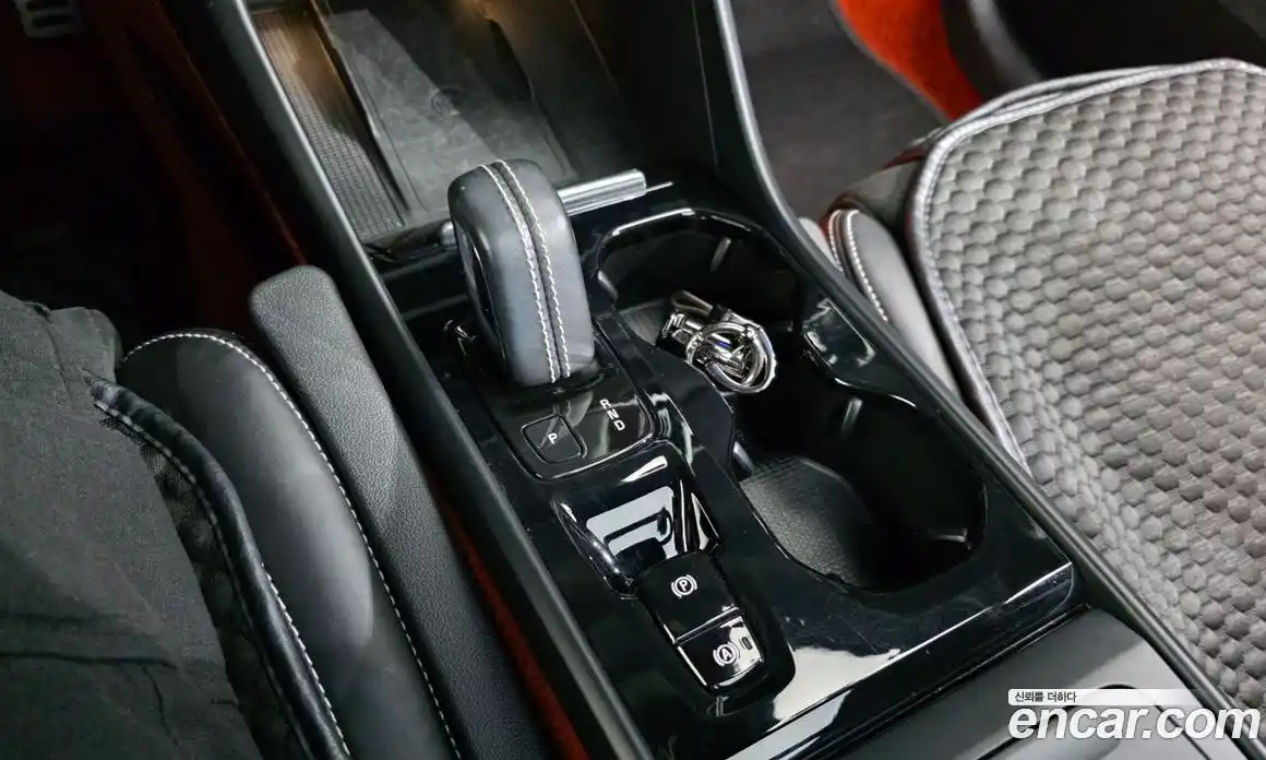 Volvo XC40 2019 2.0 автомат (гидро), фото 9