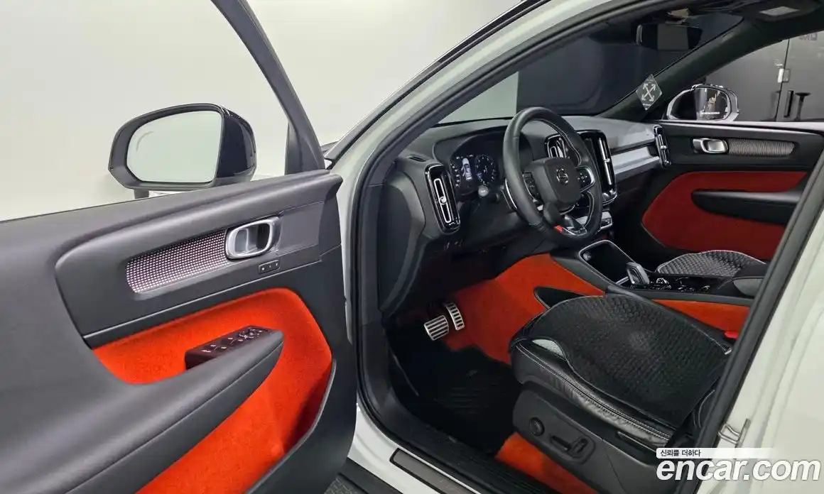 Volvo XC40 2019 2.0 автомат (гидро), фото 10