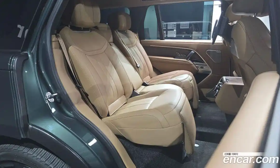 Land Rover Range Rover 2024 4.4 автомат (гидро), фото 17